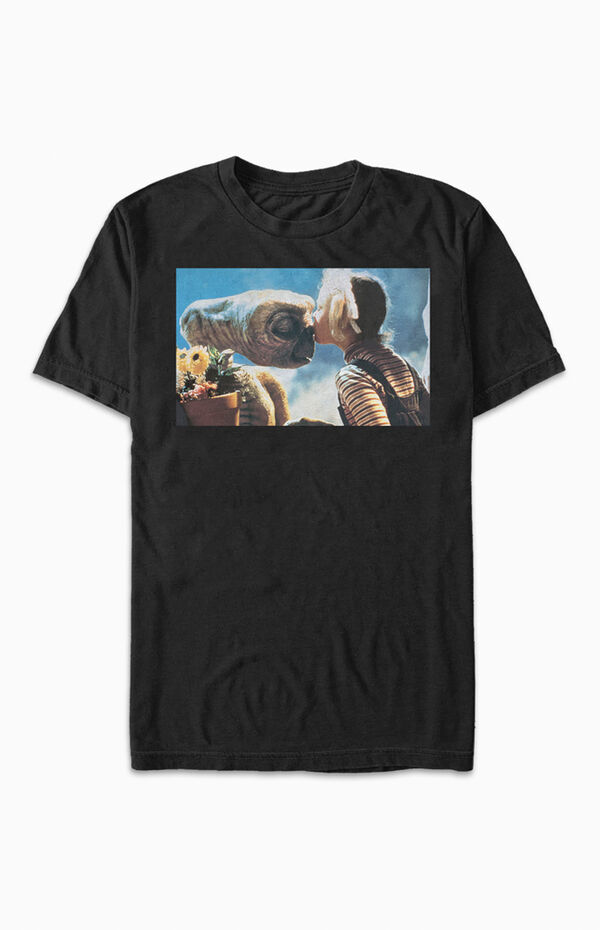 FIFTH SUN E.T. Gertie Kiss T-Shirt | Mall of America®