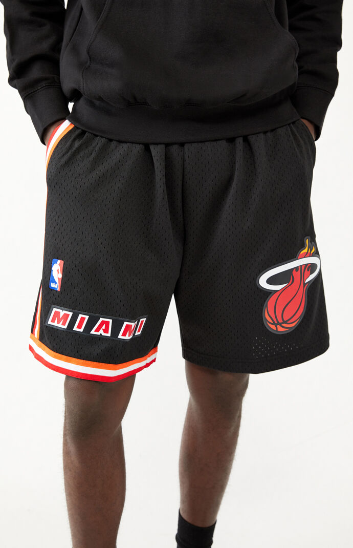 Mitchell Ness NBA Miami Heat Swingman Shorts In Black | bicopitanga.com.br