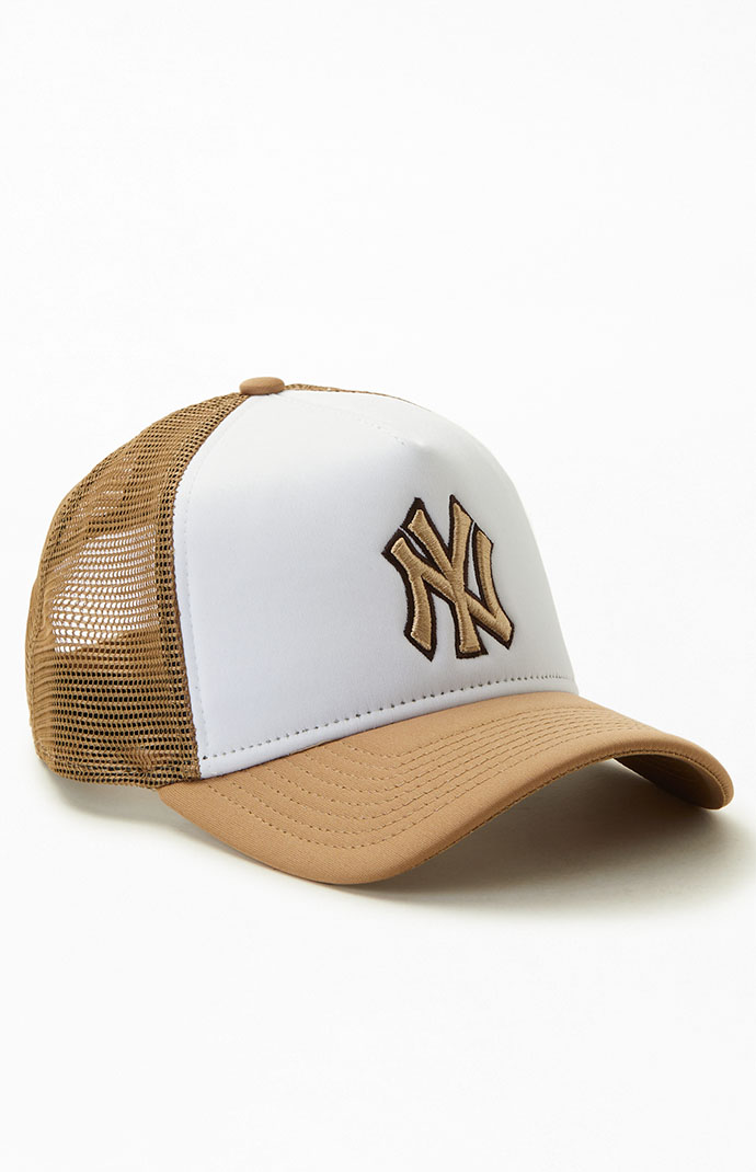 New Era New York Yankees Resort 9FORTY Trucker Hat | PacSun